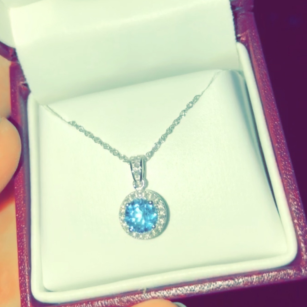 Beautiful topaz necklace (birthstone)!